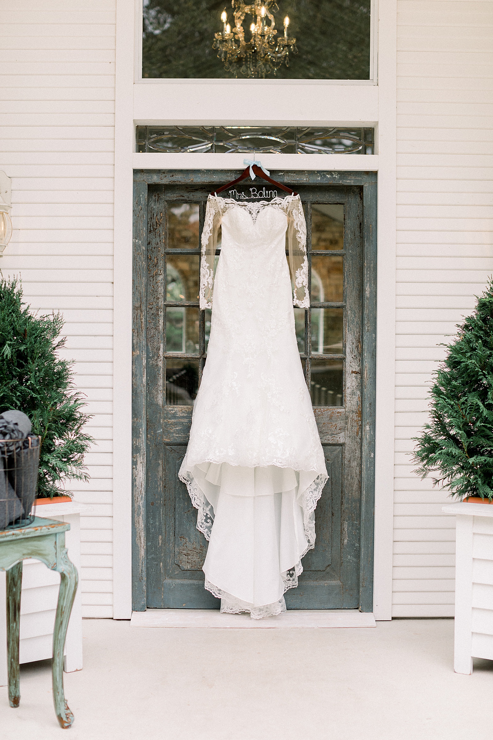 Lace Wedding Gown, Chandelier of Gruene, New Braunfels Wedding Venues, Anna Kay Photography, San Antonio Wedding Photography