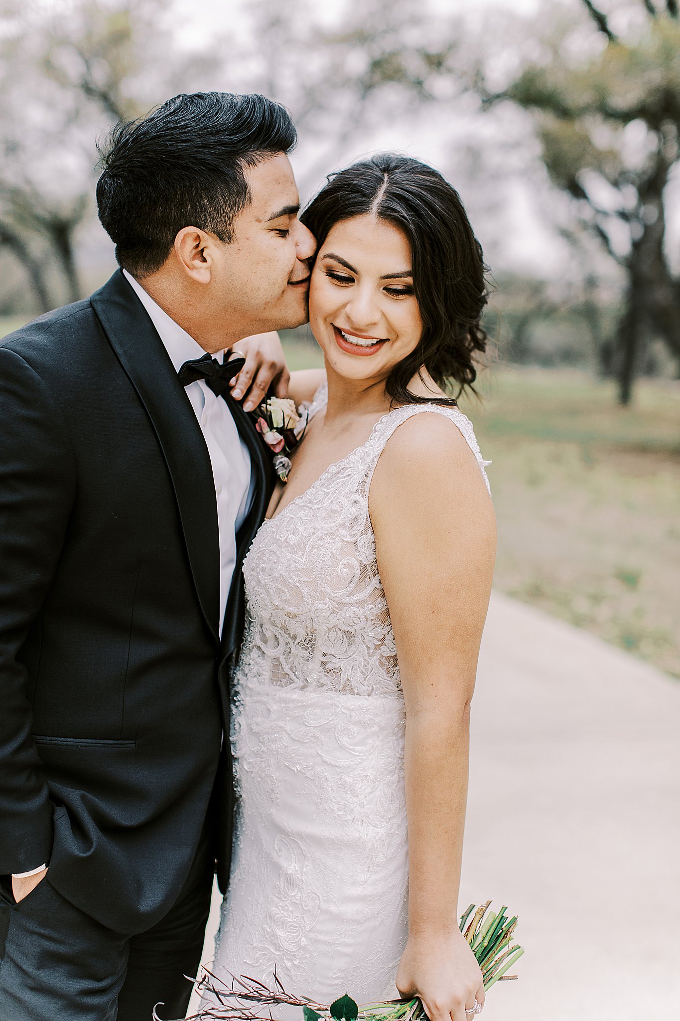 Bulverde Texas bride and groom by Texas Wedding Photographer